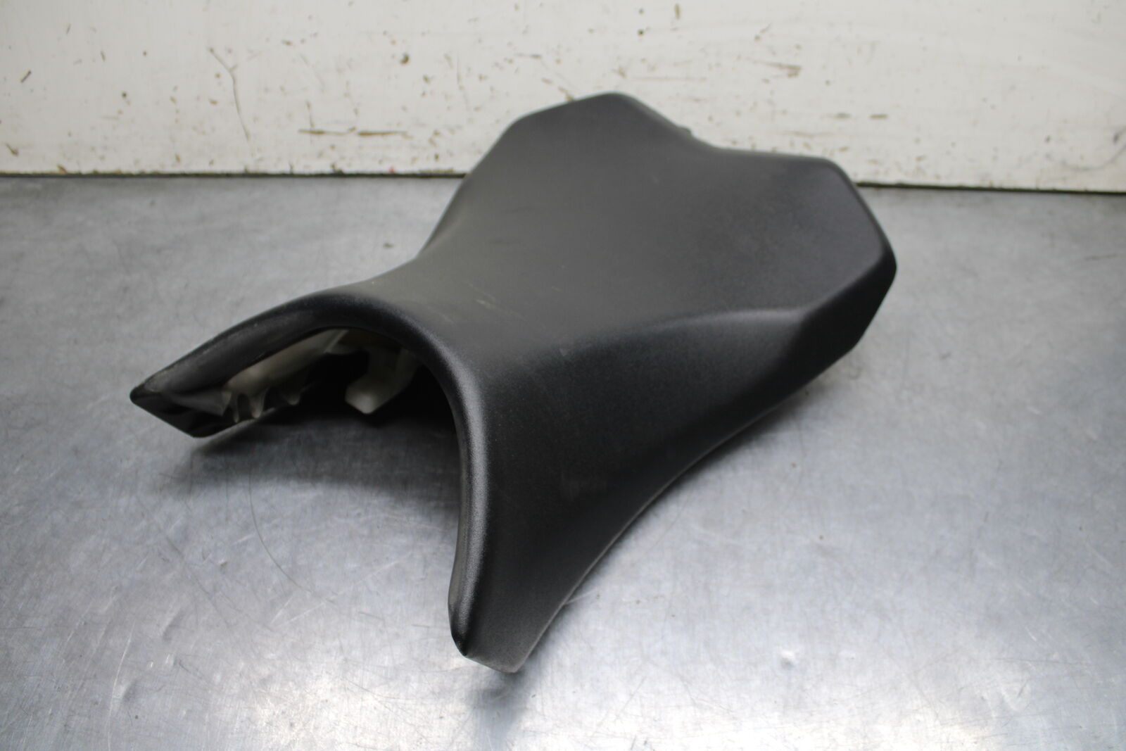 12-13 KAWASAKI Z1000 FRONT DRIVERS SEAT PAD SADDLE PILLION BB743
