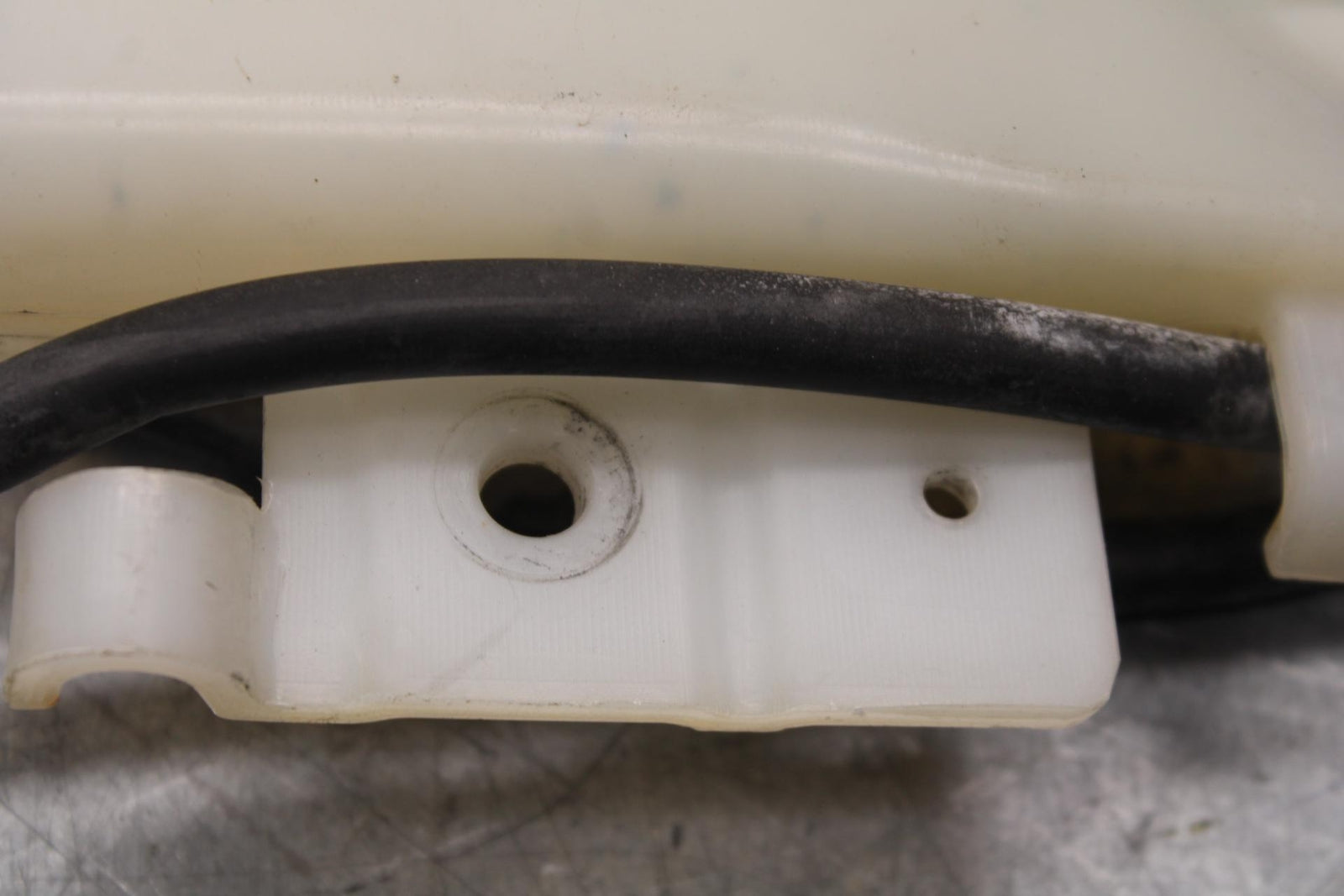 08-10 SUZUKI GSXR 600 750 COOLANT WATER TANK RESERVOIR BOTTLE BB101