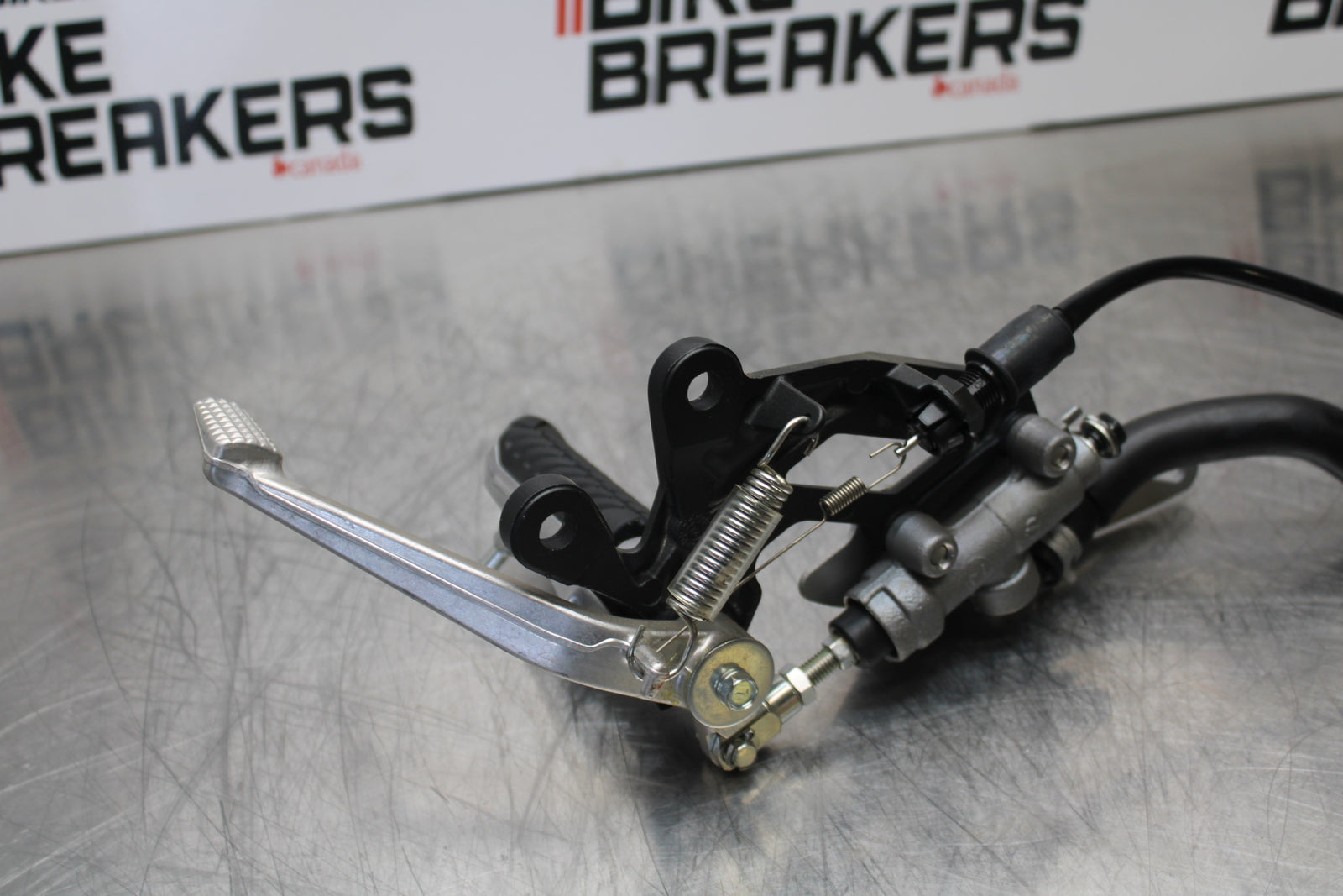 23-24 KAWASAKI NINJA ZX14R NERW!! RIGHT REARSET REAR SET DRIVER FOOT PEG BB153