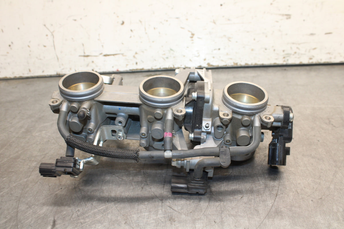 14-17 YAMAHA FZ09 MAIN FUEL INJECTORS / THROTTLE BODIES BB111