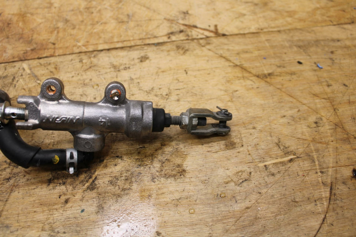 11-13 SUZUKI GSXR600 REAR BACK BRAKE MASTER CYLINDER W RESERVOIR BB330