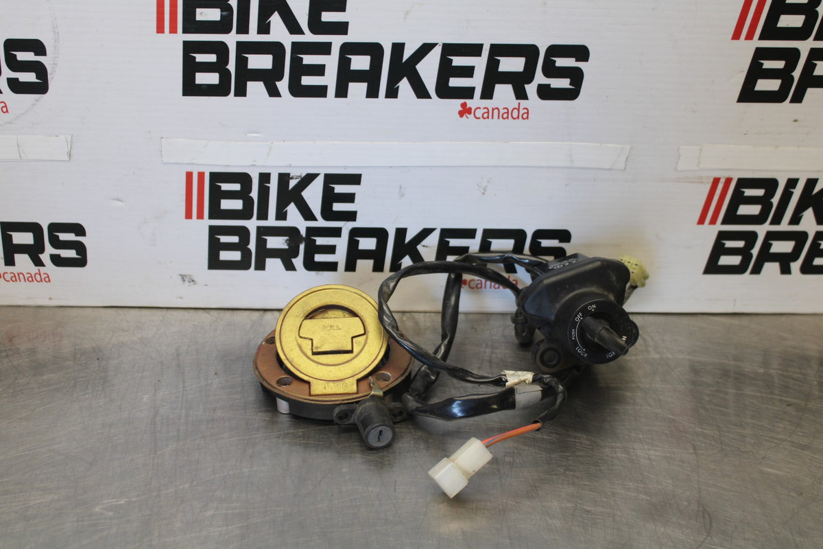 05 YAMAHA YZF R6 IGNITION LOCK KEY SET W/ GAS CAP AND SEAT LOCK BB858