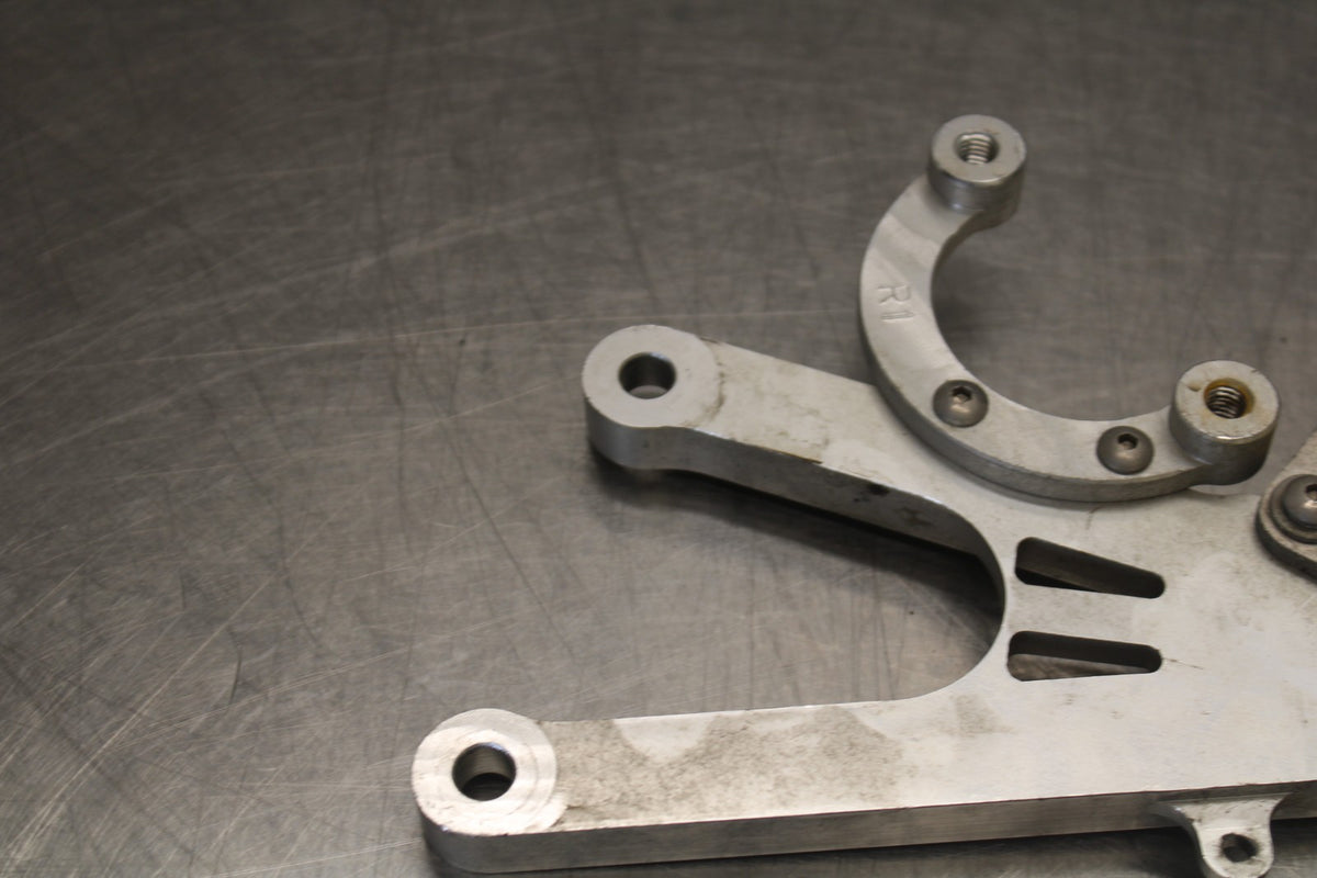 03 YAMAHA YZF R1 VORTEX LEFT RIGHT REARSET REAR SET DRIVER BRACKETS MOUNTS BB895
