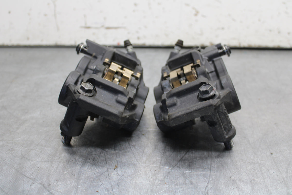 22-24 YAMAHA XSR900 RIGHT LEFT FRONT BRAKE CALIPER SET PAIR CALIPERS BB710