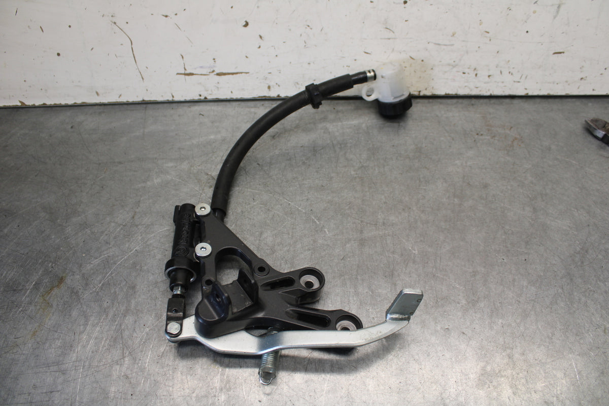22-23 YAMAHA YZF R7 RIGHT REARSET REAR SET DRIVER FOOT PEG REST STOP BB583