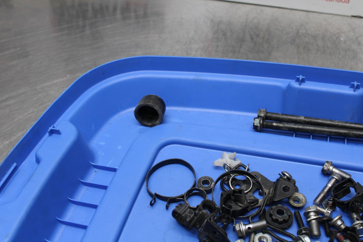 24-25 KAWASAKI NINJA ZX4R MOUNTING BOLTS HARDWARE MOTOR SCREWS BB174