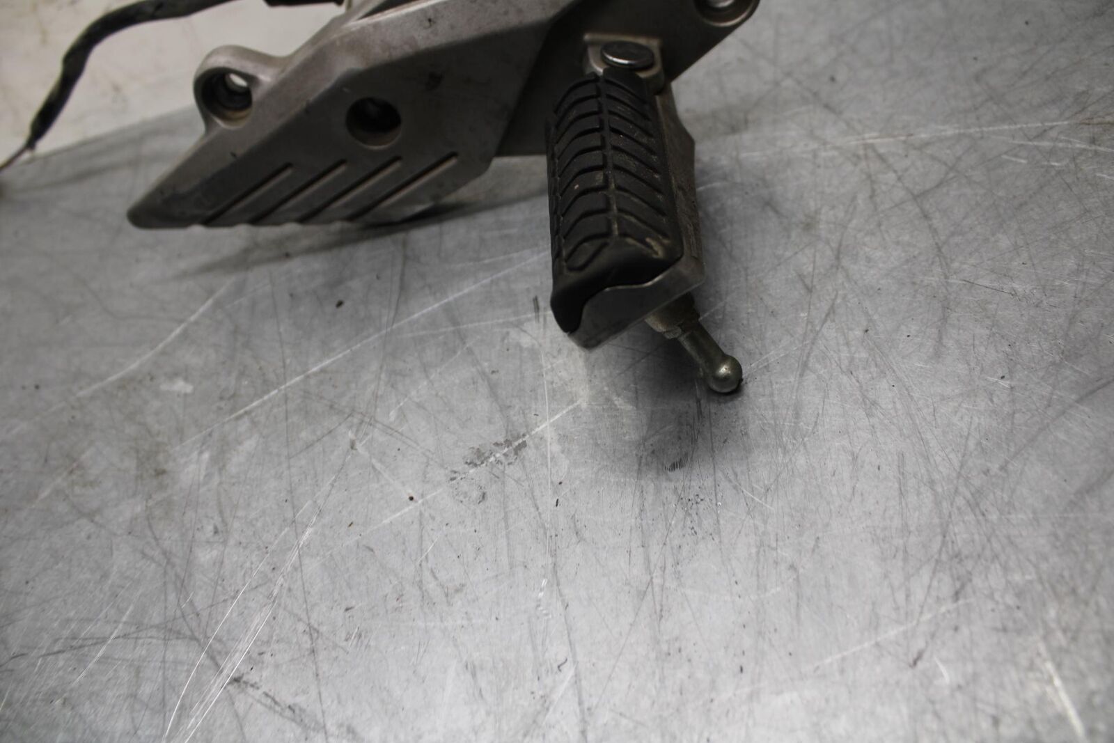 07-08 KAWASAKI CONCOURS 1400  RIGHT REARSET REAR SET DRIVER FOOT PEG REST BB449