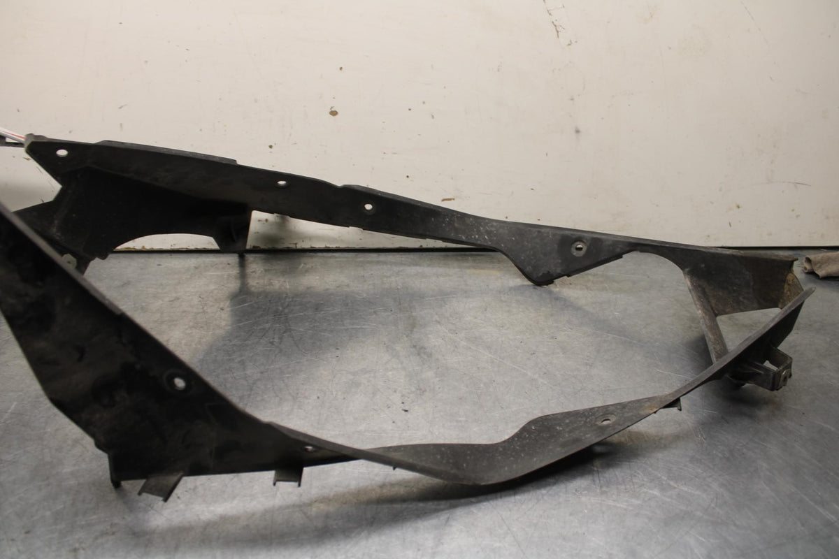 21-23 BMW BMW M1000RR FRONT CENTER V COWL FAIRING BB623