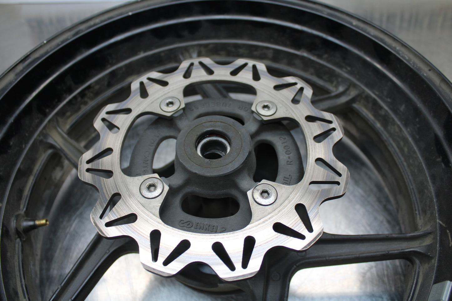 04-05 KAWASAKI NINJA ZX10R REAR WHEEL BACK RIM & ROTOR BB163