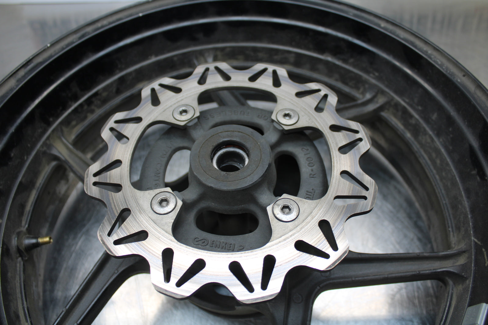 04-05 KAWASAKI NINJA ZX10R REAR WHEEL BACK RIM & ROTOR BB163