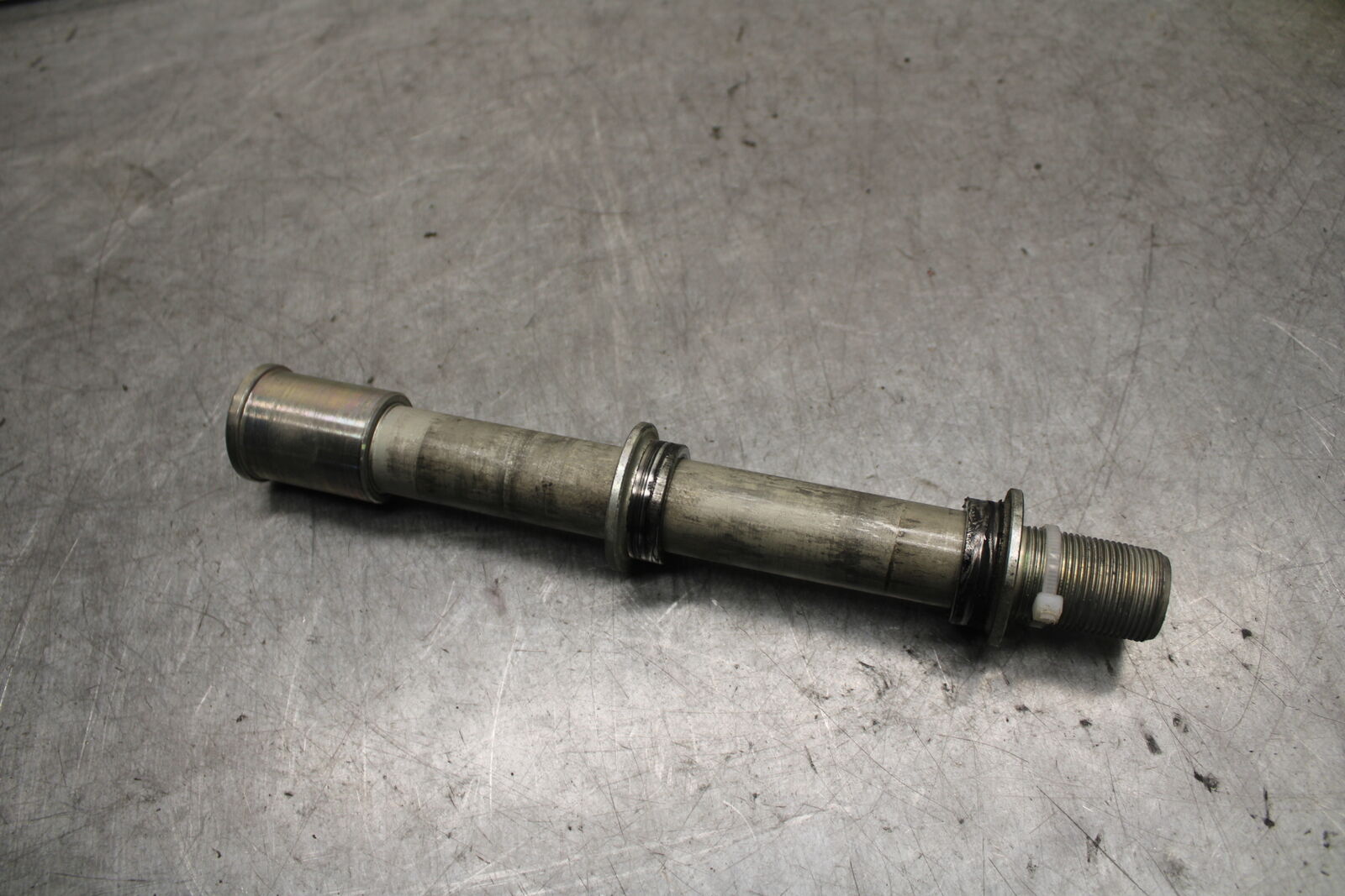 13-18 KAWASAKI NINJA ZX6R FRONT WHEEL RIM AXLE PIVOT BOLT 41068-0595 BB666