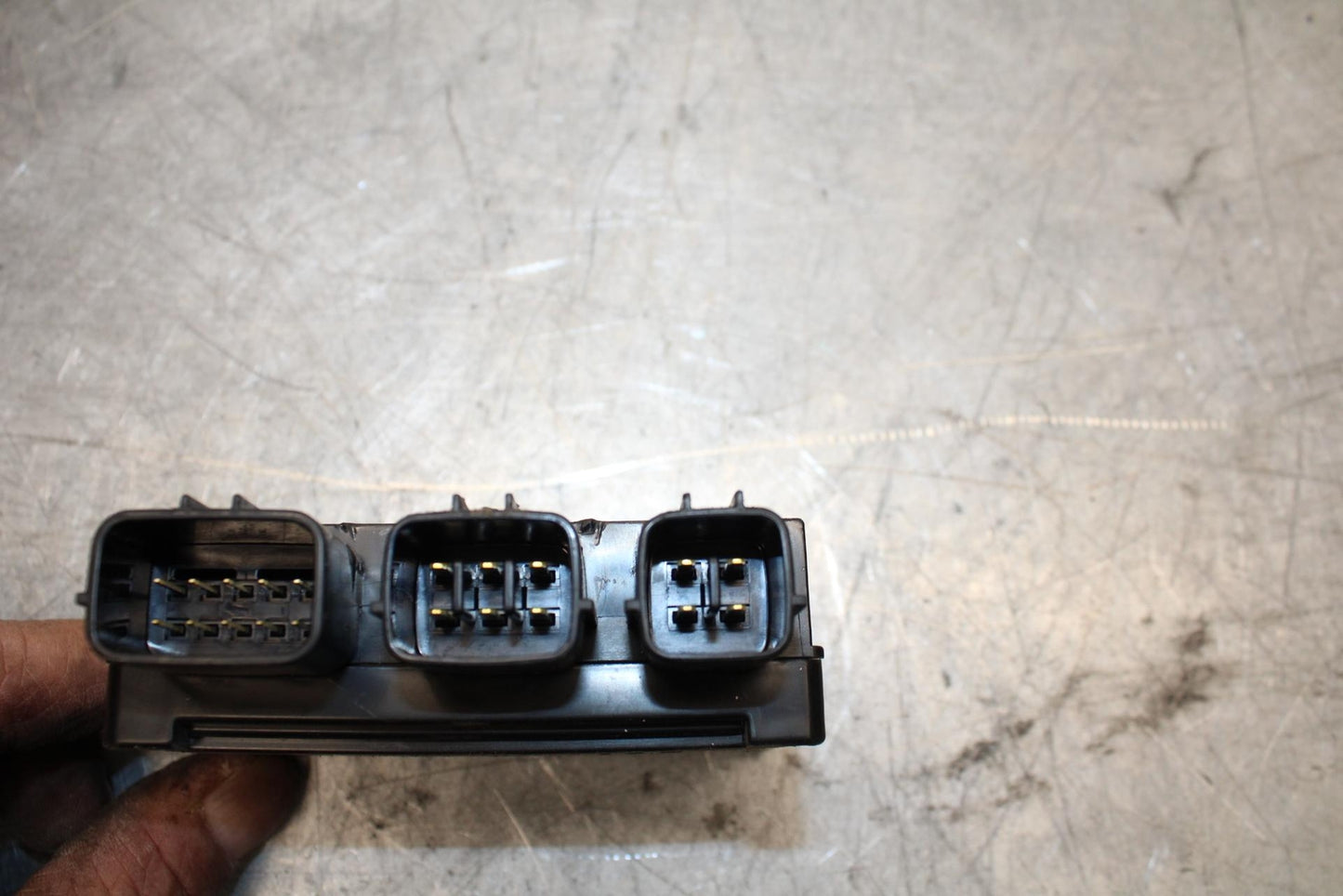 17 KAWASAKI Z900 ZR900 RELAY ASSEMBLY FUSE BOX BB549