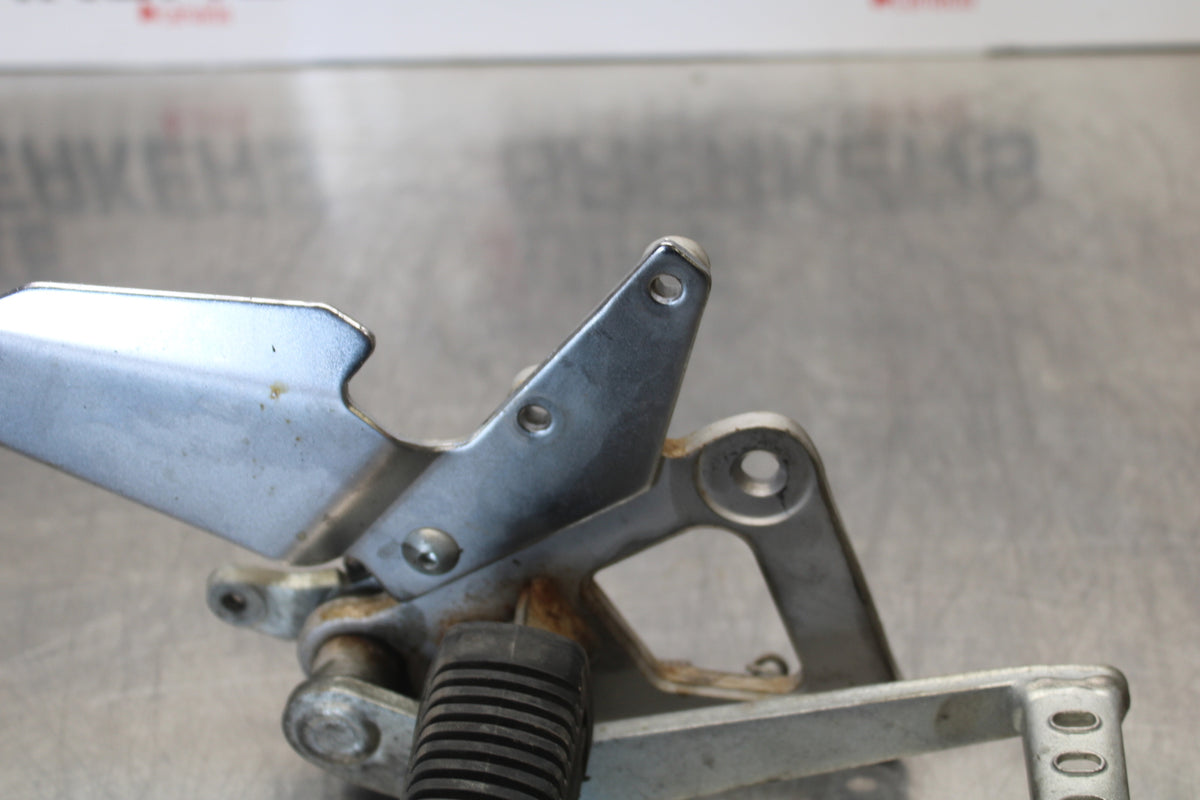 04-09 SUZUKI GS500F RIGHT REARSET REAR SET DRIVER FOOT PEG REST STOP BB165