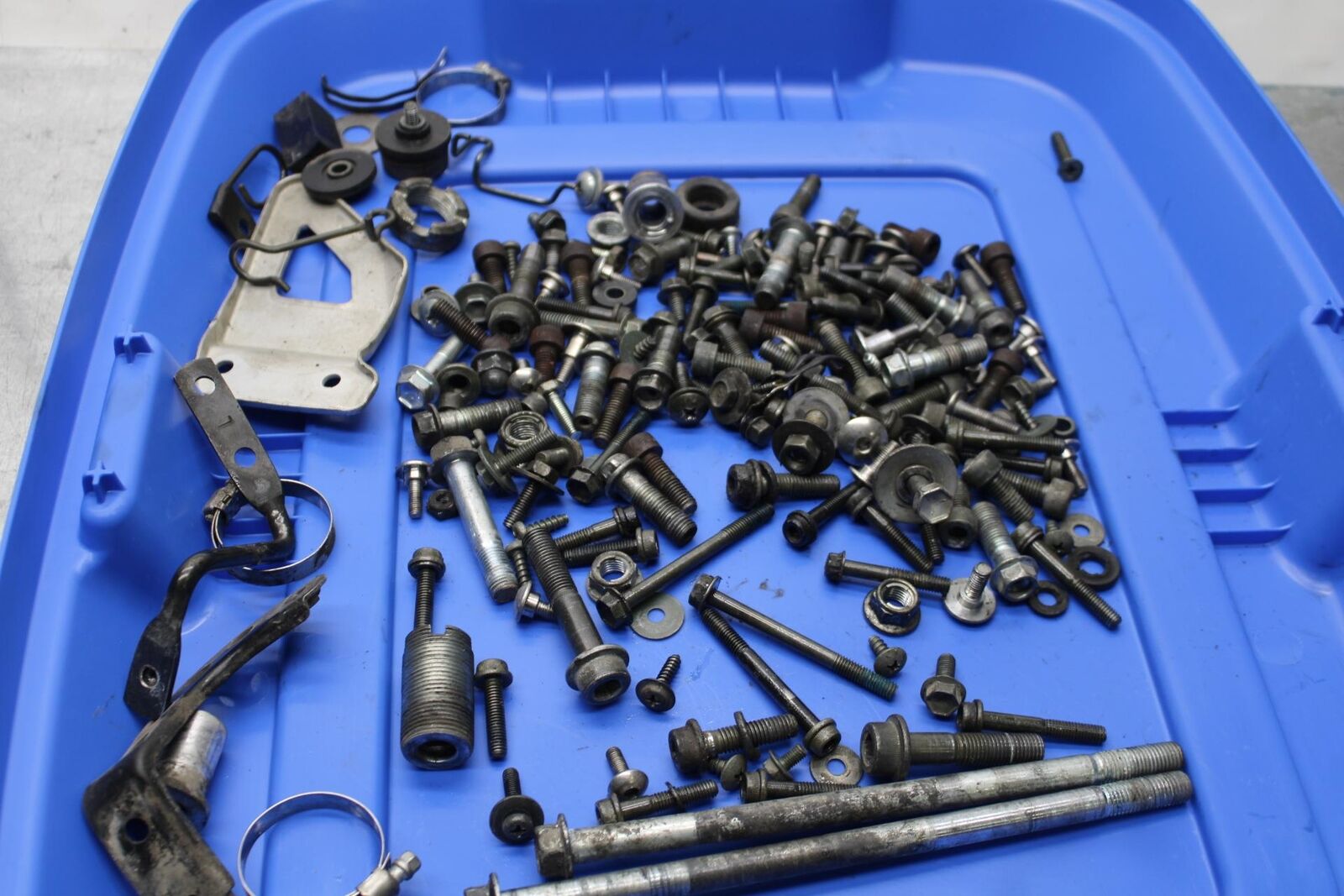 1999 Suzuki GSXR600 MISCELLANEOUS BOLTS AND HARDWARE.BB580