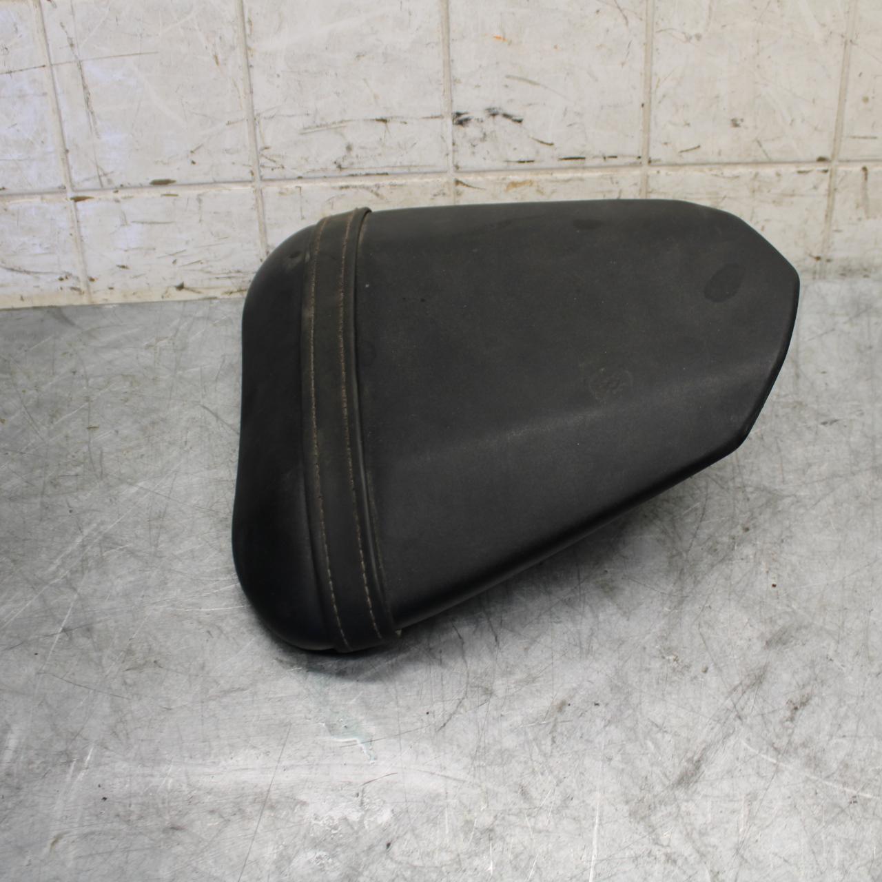 2009 Yamaha YZF R6 REAR BACK PASSENGER TANDEM SEAT PAD SADDLE PILLION BB532