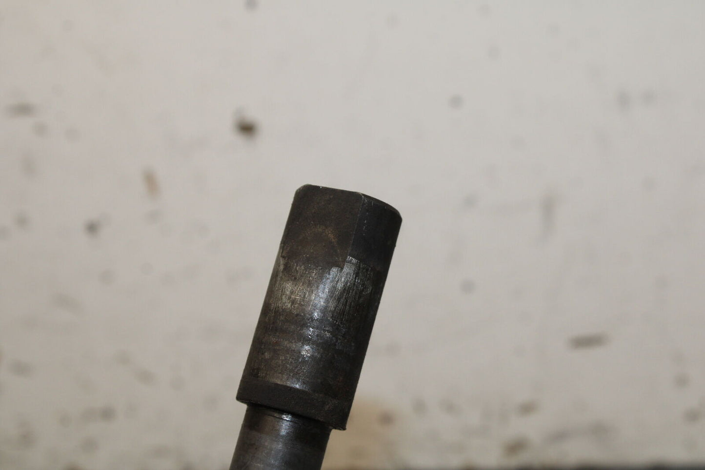 99-00 YAMAHA V STAR 1100 REAR AXLE BACK WHEEL RIM PIVOT BOLT AXEL BB711