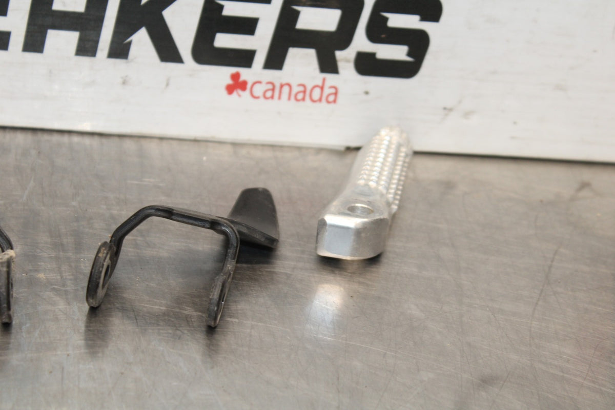 22-25 YAMAHA YZF R7 REAR BACK PASSENGER PEG SET PAIR BB940