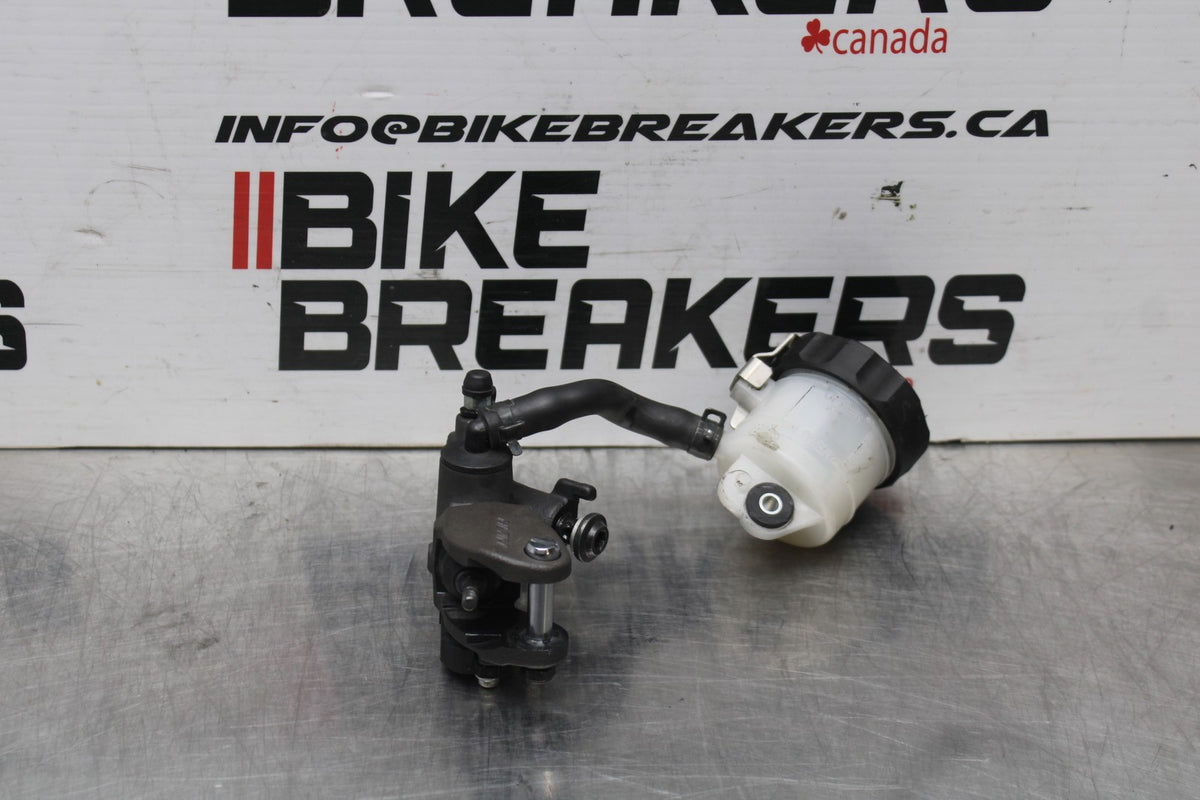 18 YAMAHA YZF R1  FRONT BRAKE MASTER CYLINDER BB838