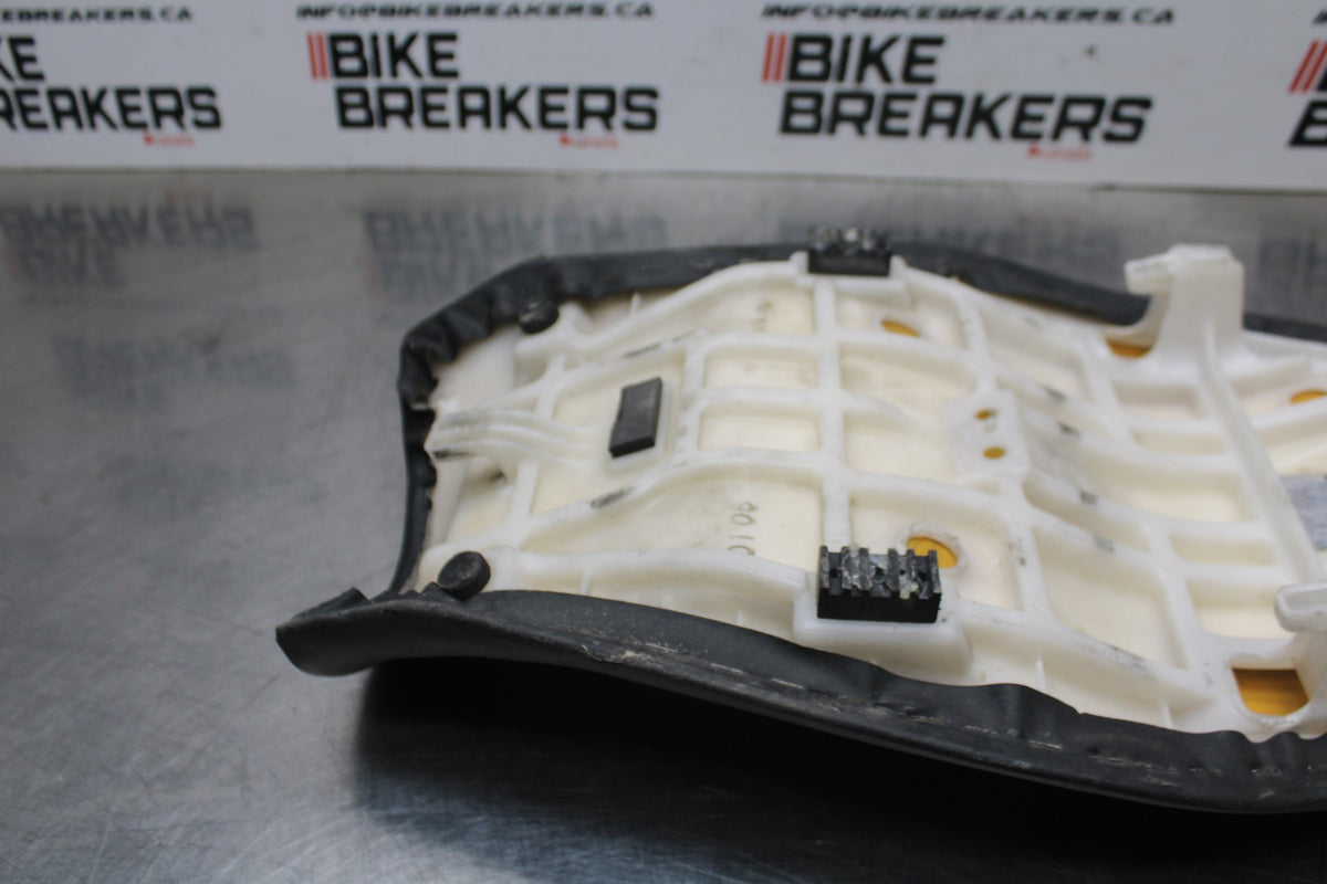 06 KAWASAKI Z750 FRONT REAR SEAT SADDLE BB837