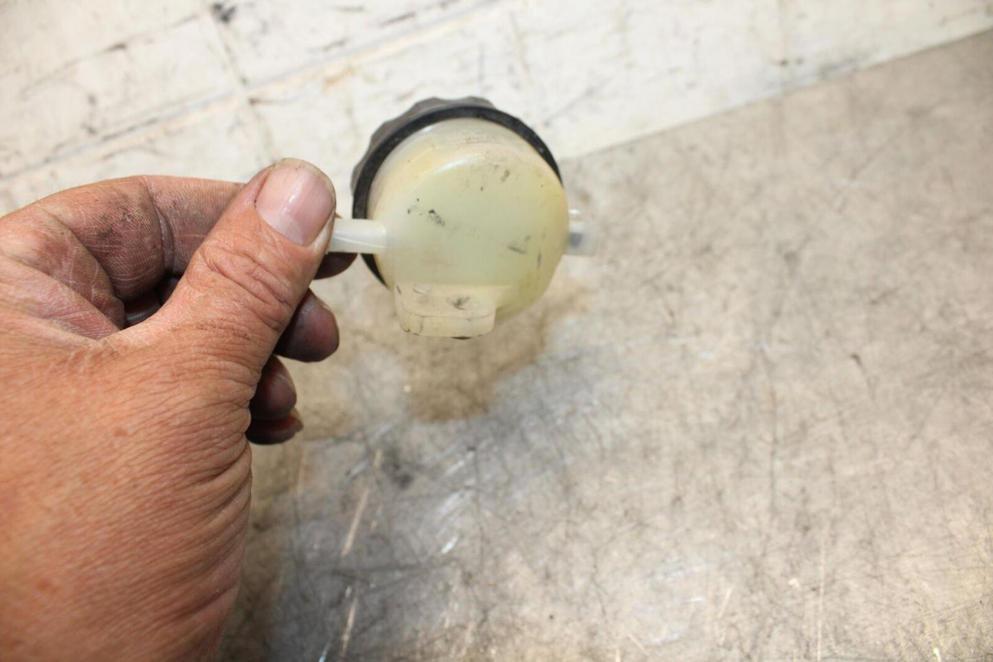 2009 Kawasaki Ninja ZX6R ZX600R REAR BRAKE FLUID RESERVOIR TANK BOTTLE BB538