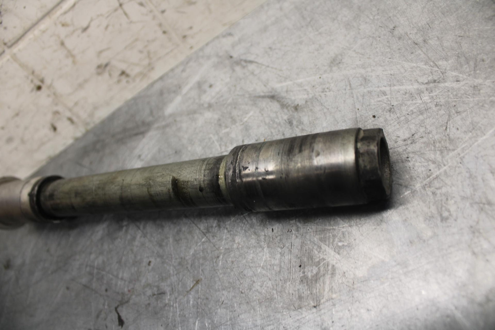 1998 Suzuki TL1000S FRONT WHEEL RIM AXLE PIVOT BOLT BB508