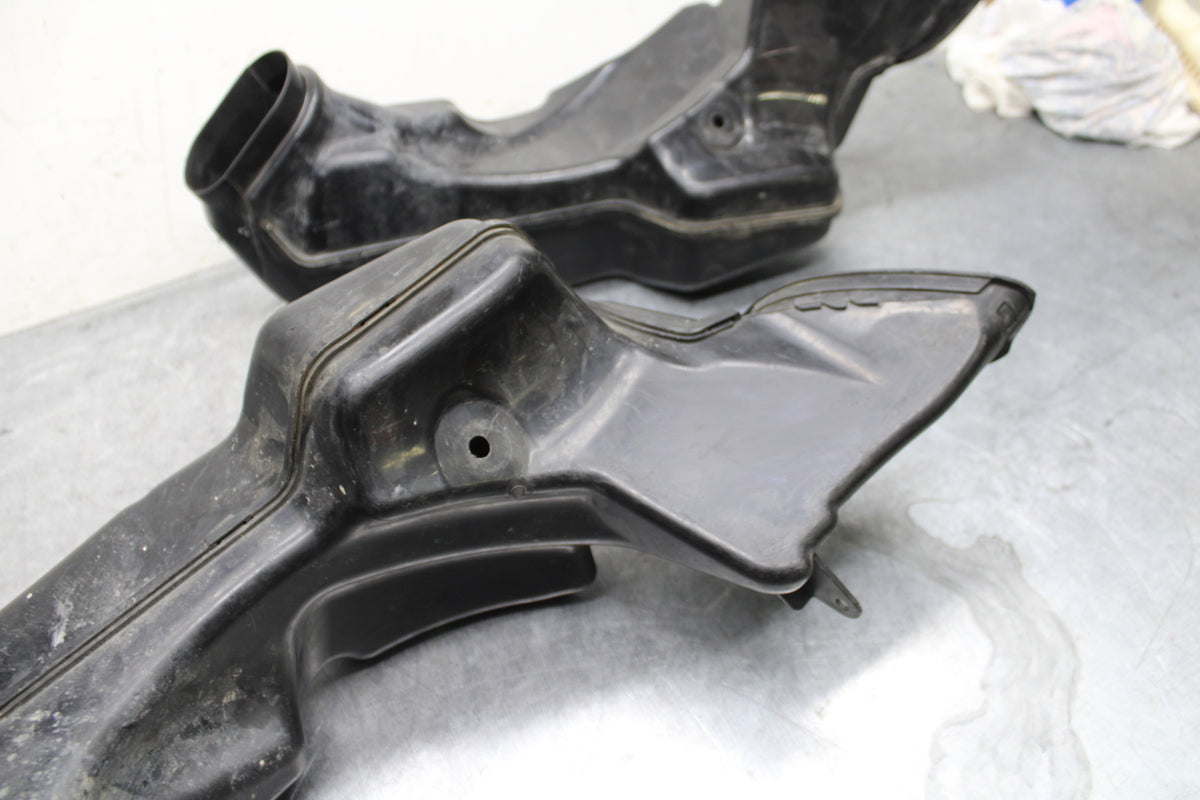 08-10 SUZUKI GSXR 600 RIGHT LEFT AIR INTAKE DUCTS BB132