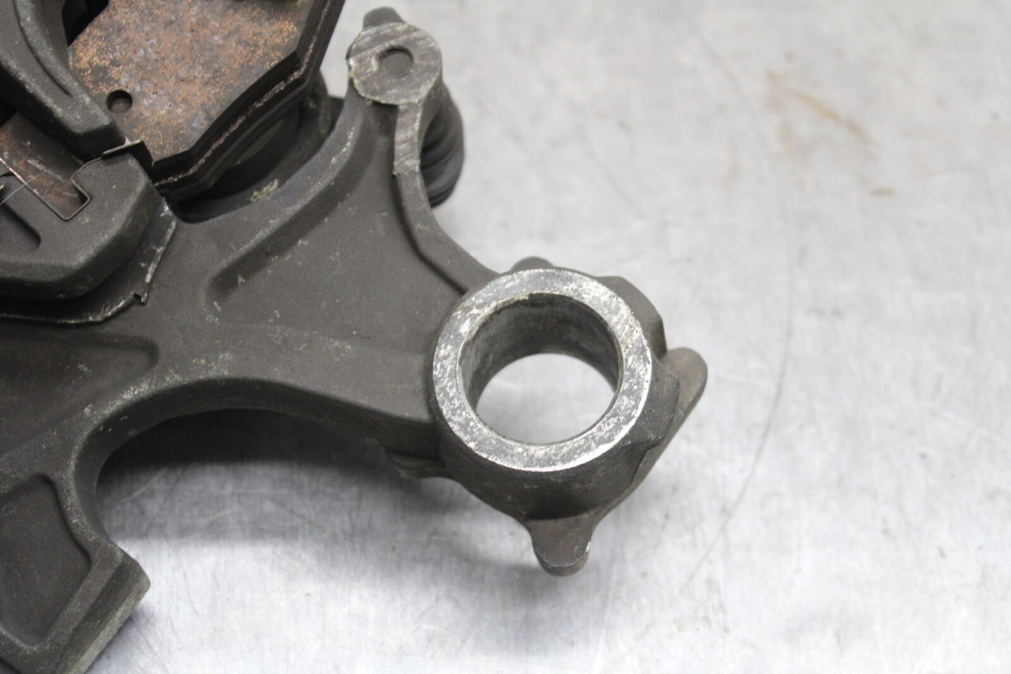 08-10 SUZUKI GSXR 600 REAR BACK BRAKE CALIPER W MOUNT BRACKET BB116