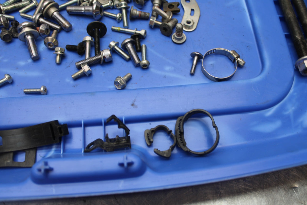 17 YAMAHA YZF R6 MOUNTING BOLTS HARDWARE SCREWS BB922
