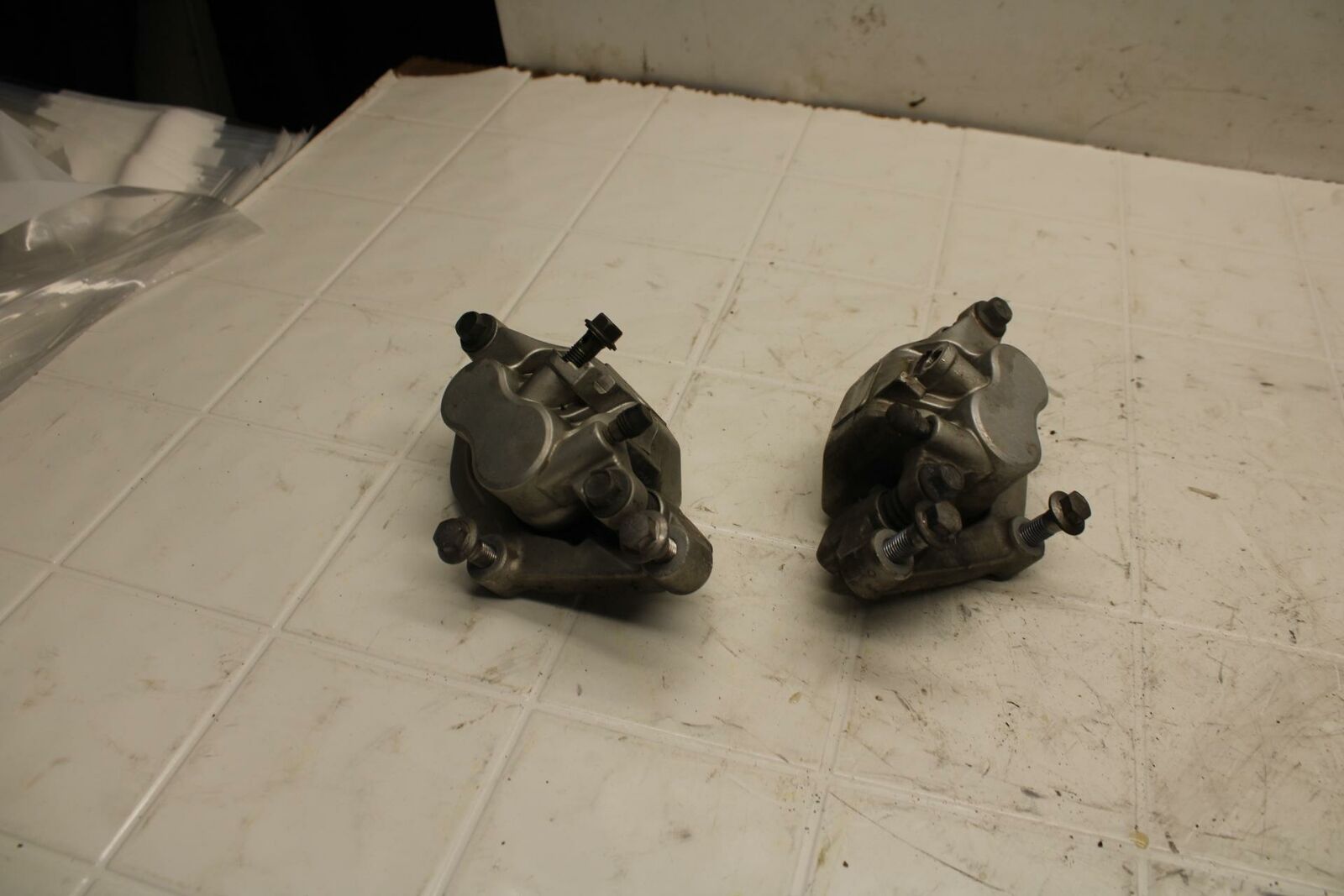 07-08 YAMAHA V STAR 1100 RIGHT LEFT FRONT BRAKE CALIPER SET PAIR CALIPERS BB404