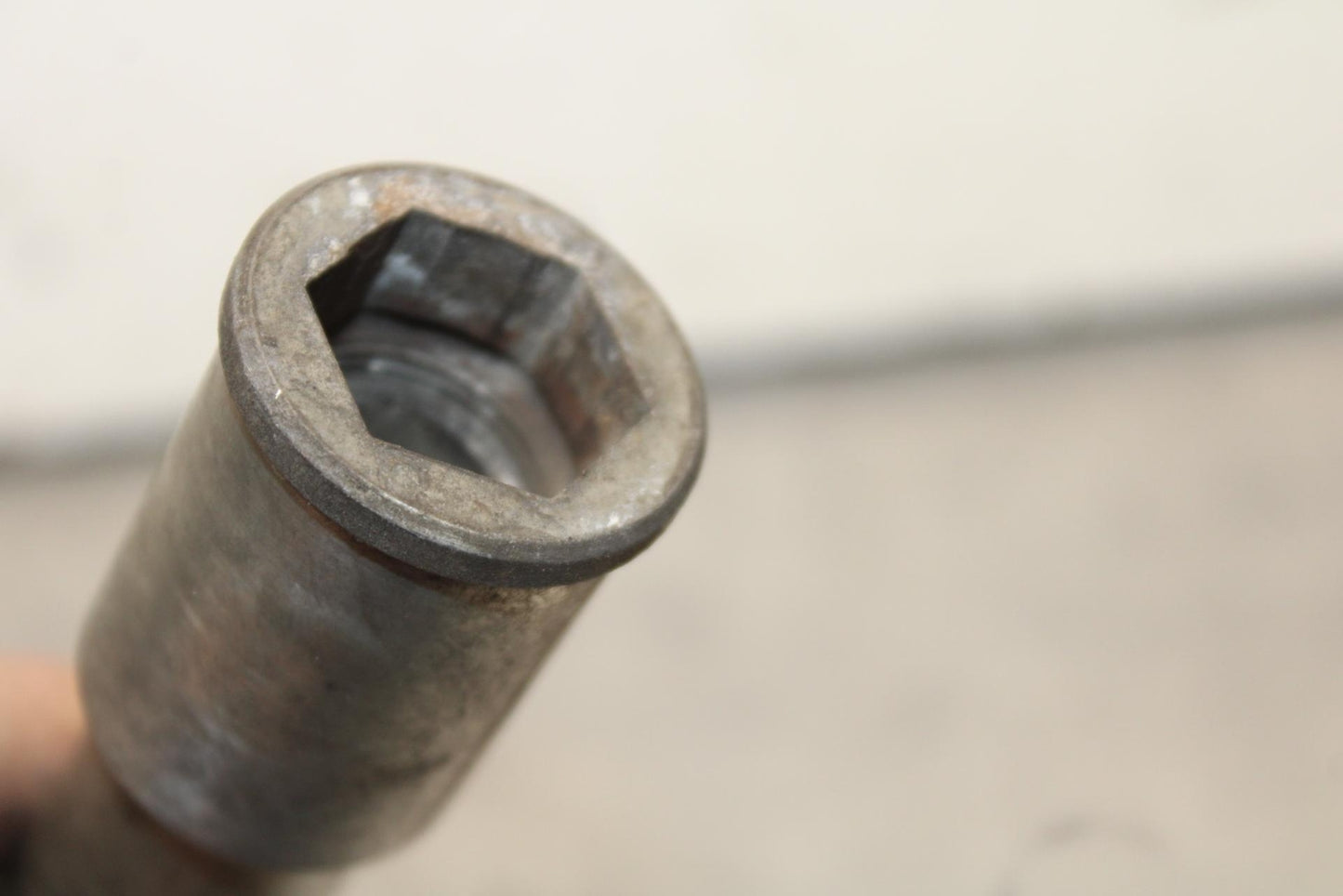 03 KAWASAKI NINJA ZX6RR ZX600K FRONT WHEEL RIM AXLE PIVOT BOLT BB105