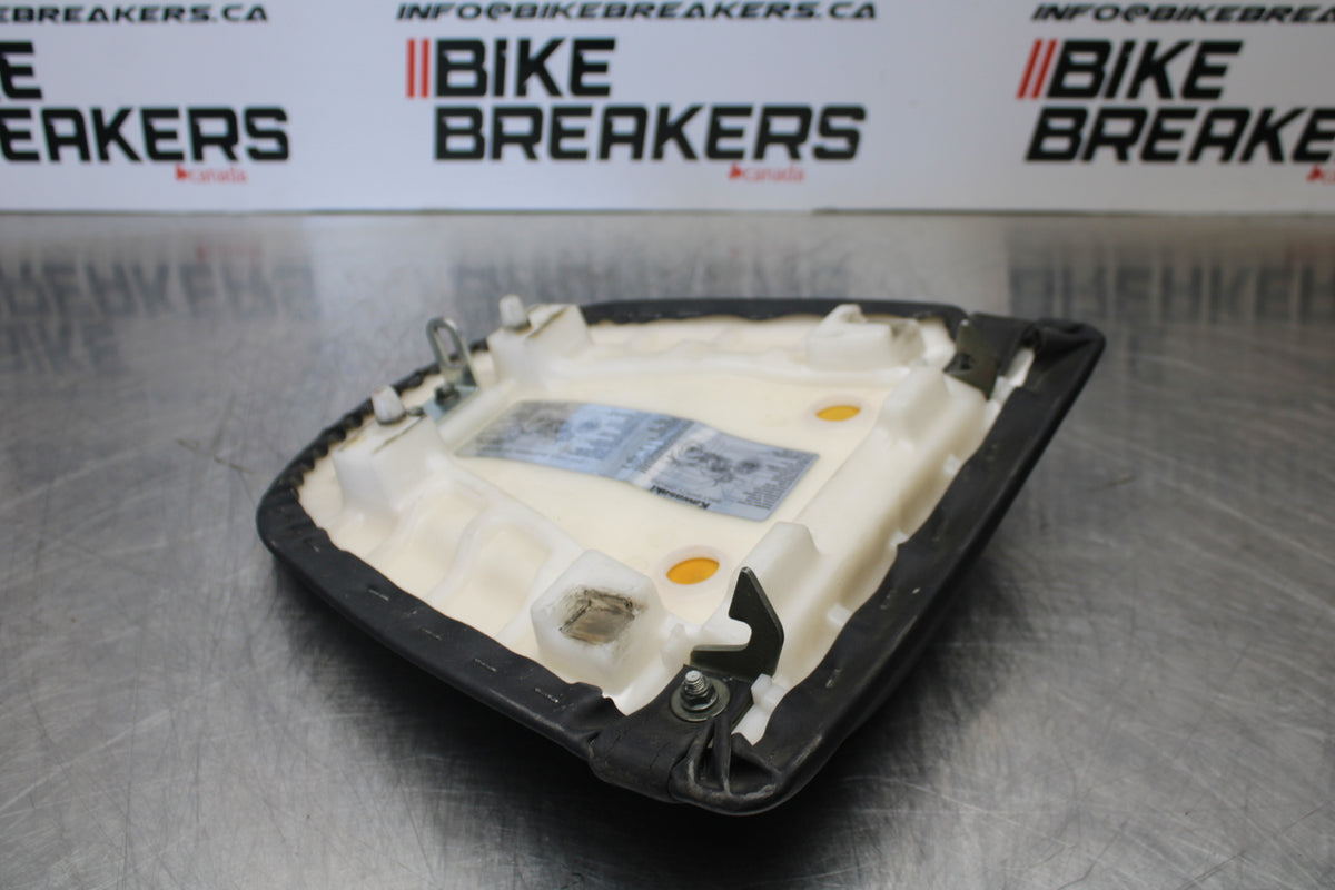 03-06 KAWASAKI Z1000 REAR BACK PASSENGER TANDEM SEAT PAD SADDLE PILLION BB164