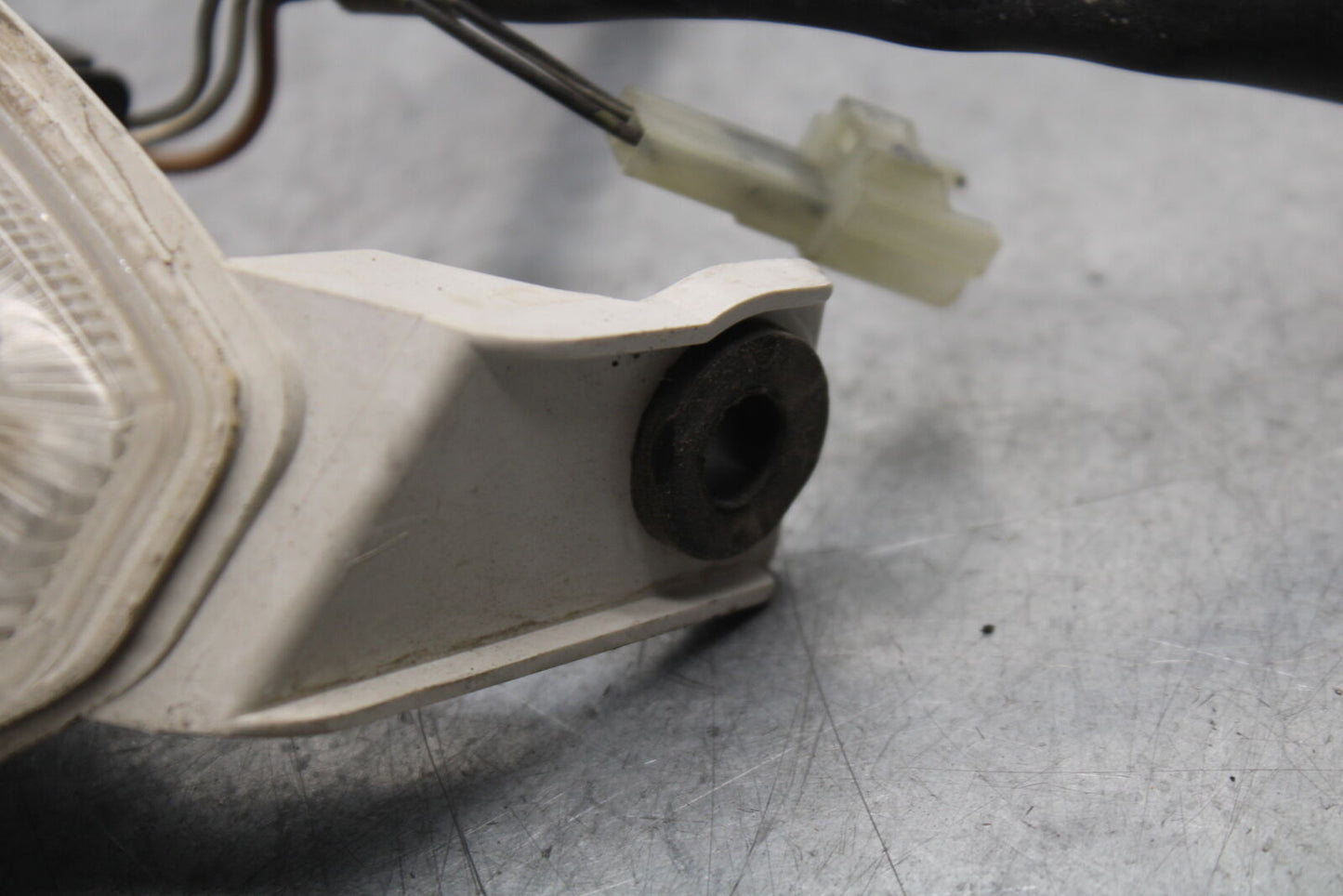 05-06 SUZUKI GSXR1000 REAR TAIL TAILLIGHT BACK BRAKE LIGHT 35710-41G30 BB663