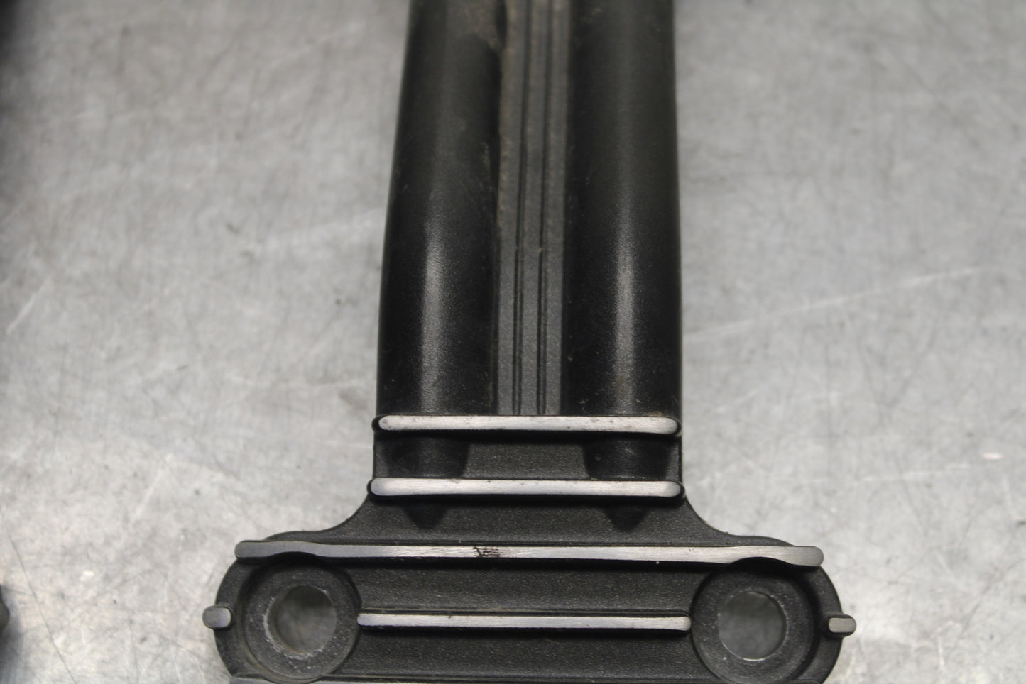 05-06 YAMAHA ROYAL STAR REAR PASSENGER FOOT STEP MOUNT BRACKET BB697