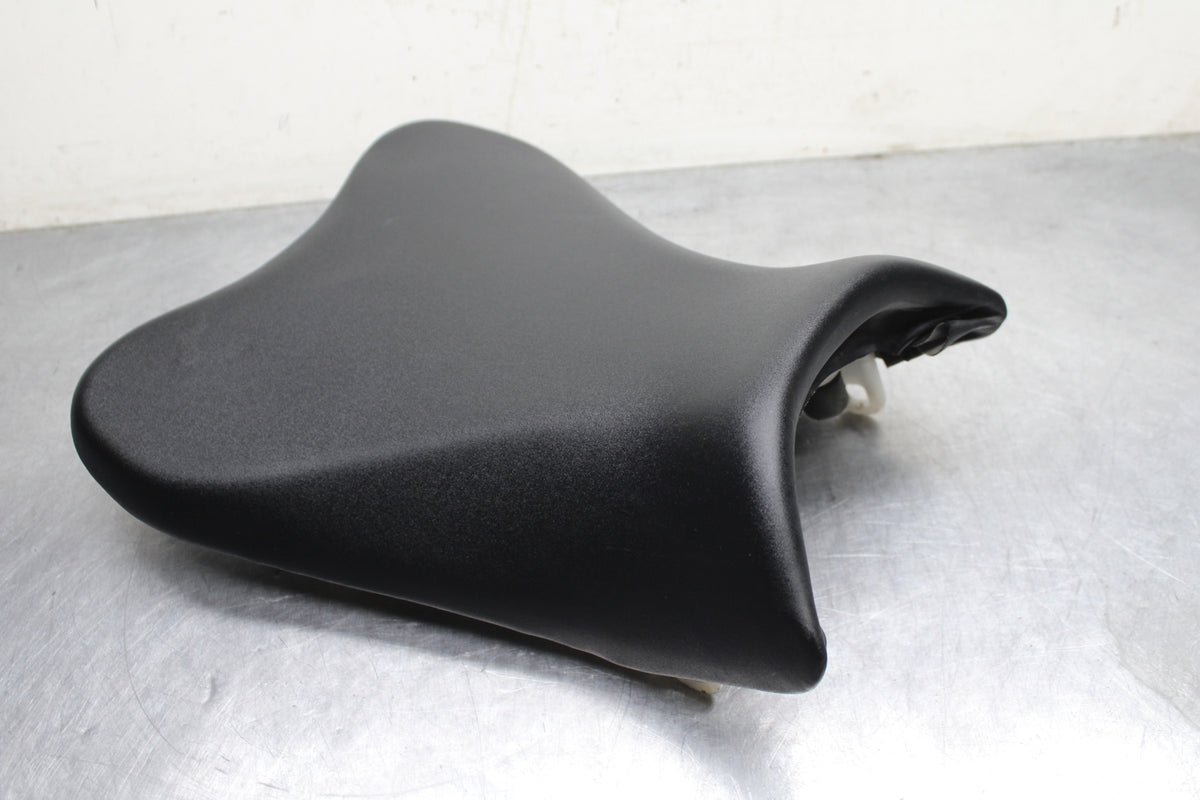 09 SUZUKI GSXR600 FRONT DRIVERS SEAT PAD SADDLE PILLION BB759