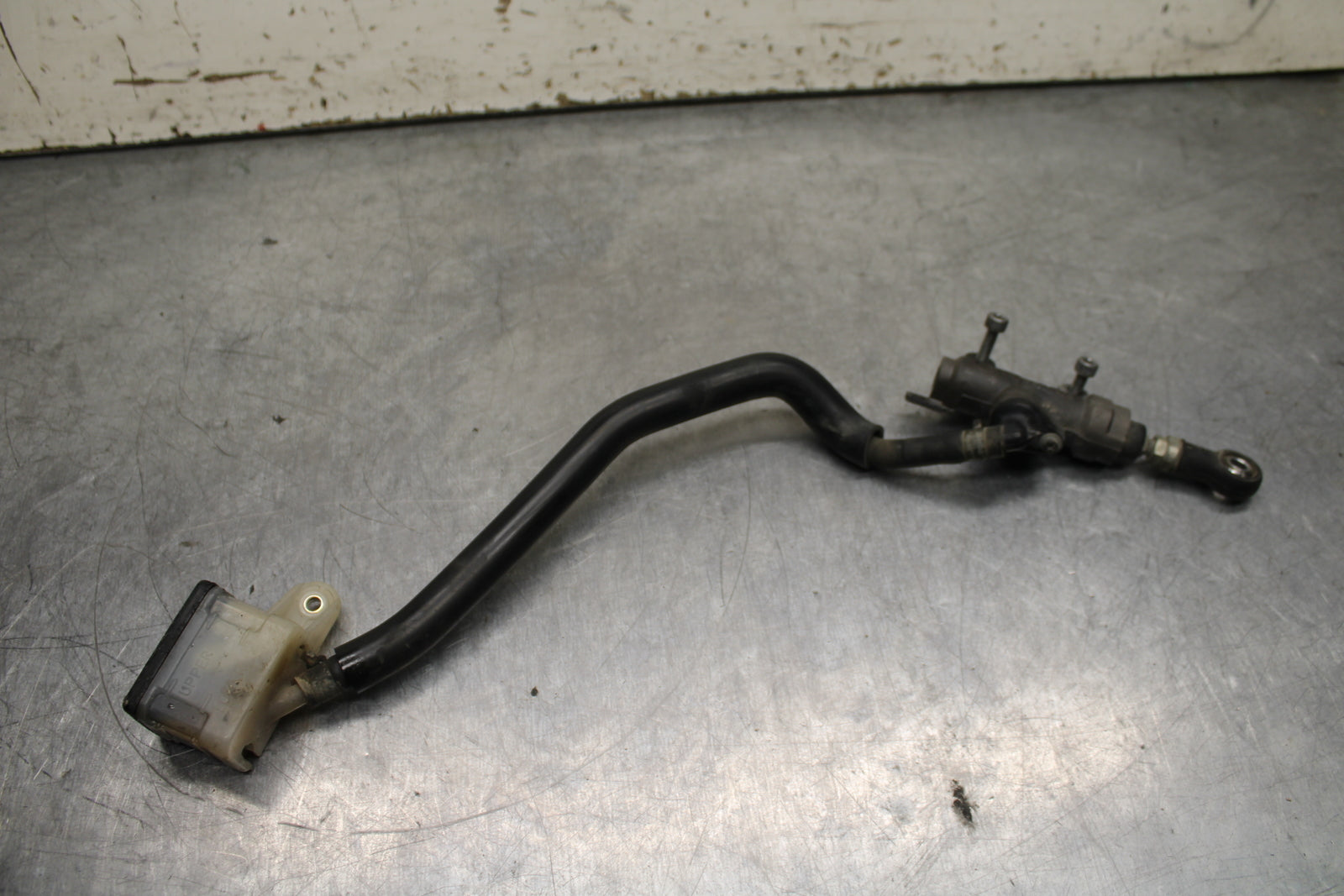 05-06 HONDA CBR600RR REAR BACK BRAKE MASTER CYLINDER W RESERVOIR BB739