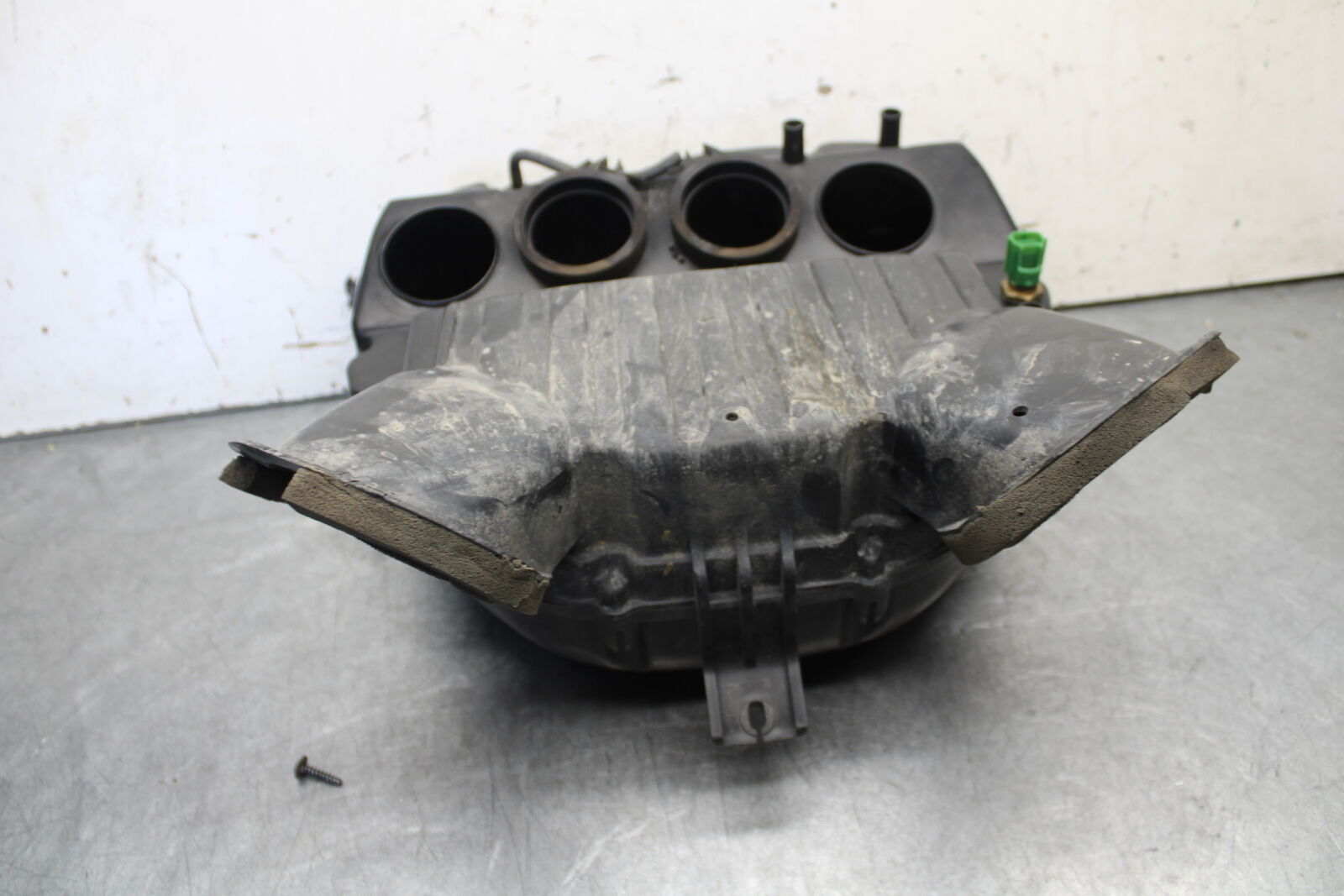 05-06 SUZUKI GSXR1000 AIRBOX AIR INTAKE FILTER BOX 13700-41G00 13740-41G00 BB663