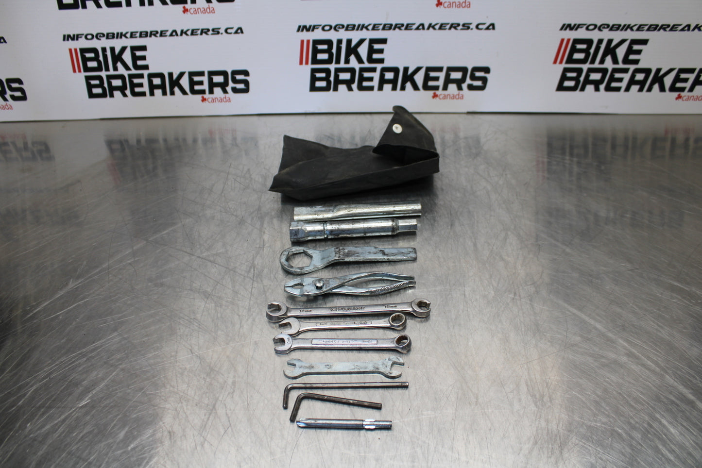 04 YAMAHA ROAD STAR XV1700A STOCK TOOLS OEM TOOL BAG KIT SET BB155