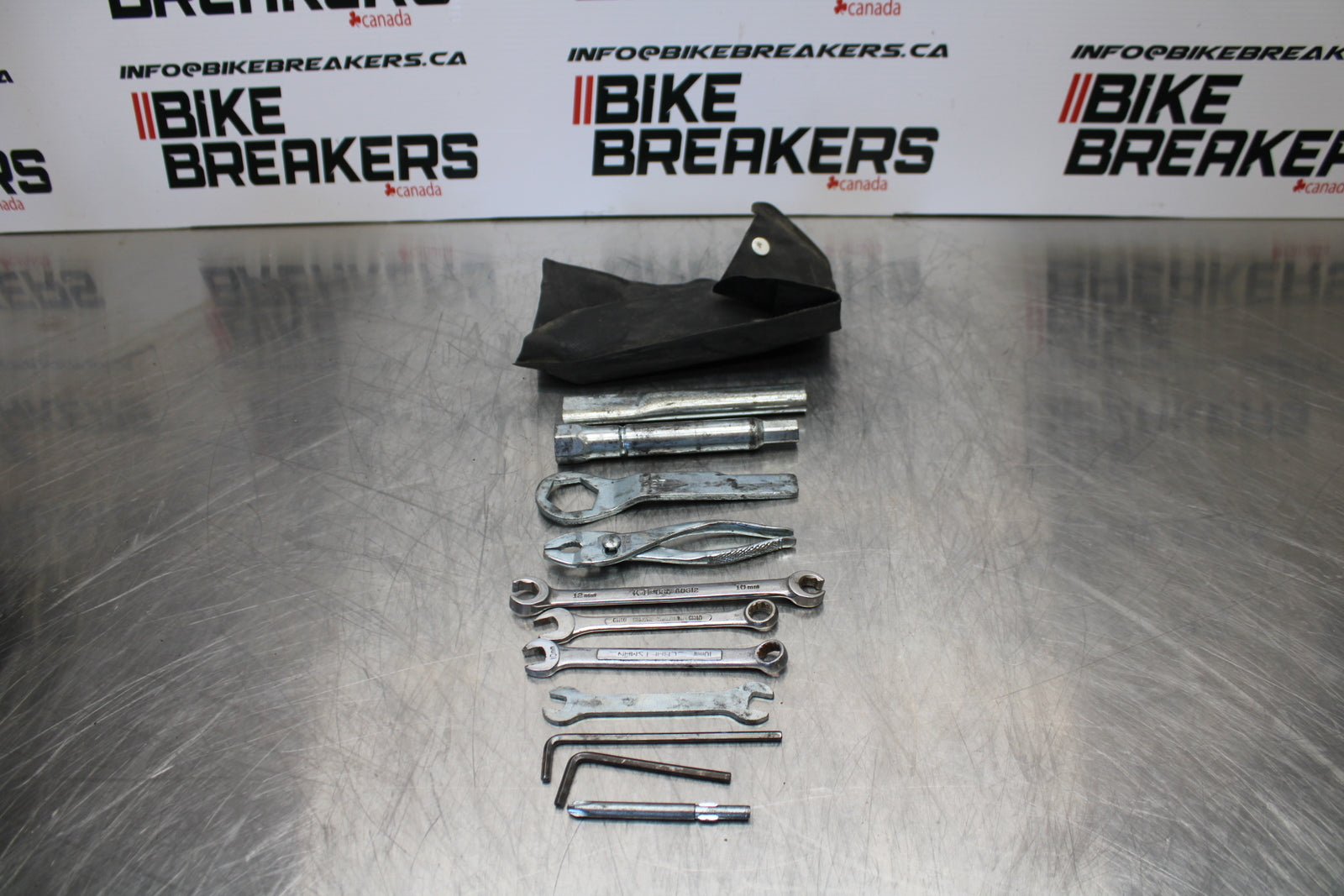 04 YAMAHA ROAD STAR XV1700A STOCK TOOLS OEM TOOL BAG KIT SET BB155