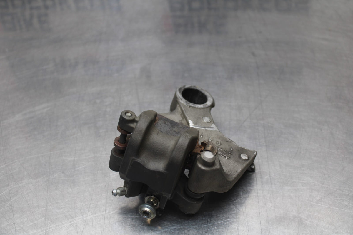 09 SUZUKI GSXR1000 REAR BACK BRAKE CALIPER W MOUNT BRACKET BB777
