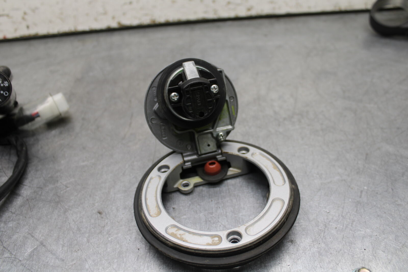 19-24 YAMAHA R3 IGNITION LOCK KEY SET W/ GAS CAP AND SEAT LOCK BB736