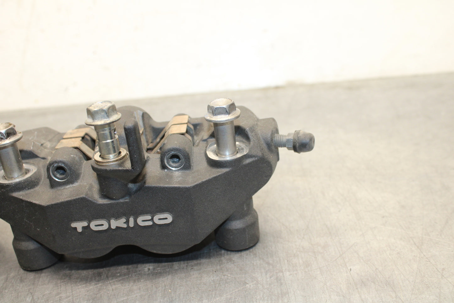 09 SUZUKI GSXR600 RIGHT LEFT FRONT BRAKE CALIPER SET PAIR CALIPERS BB759