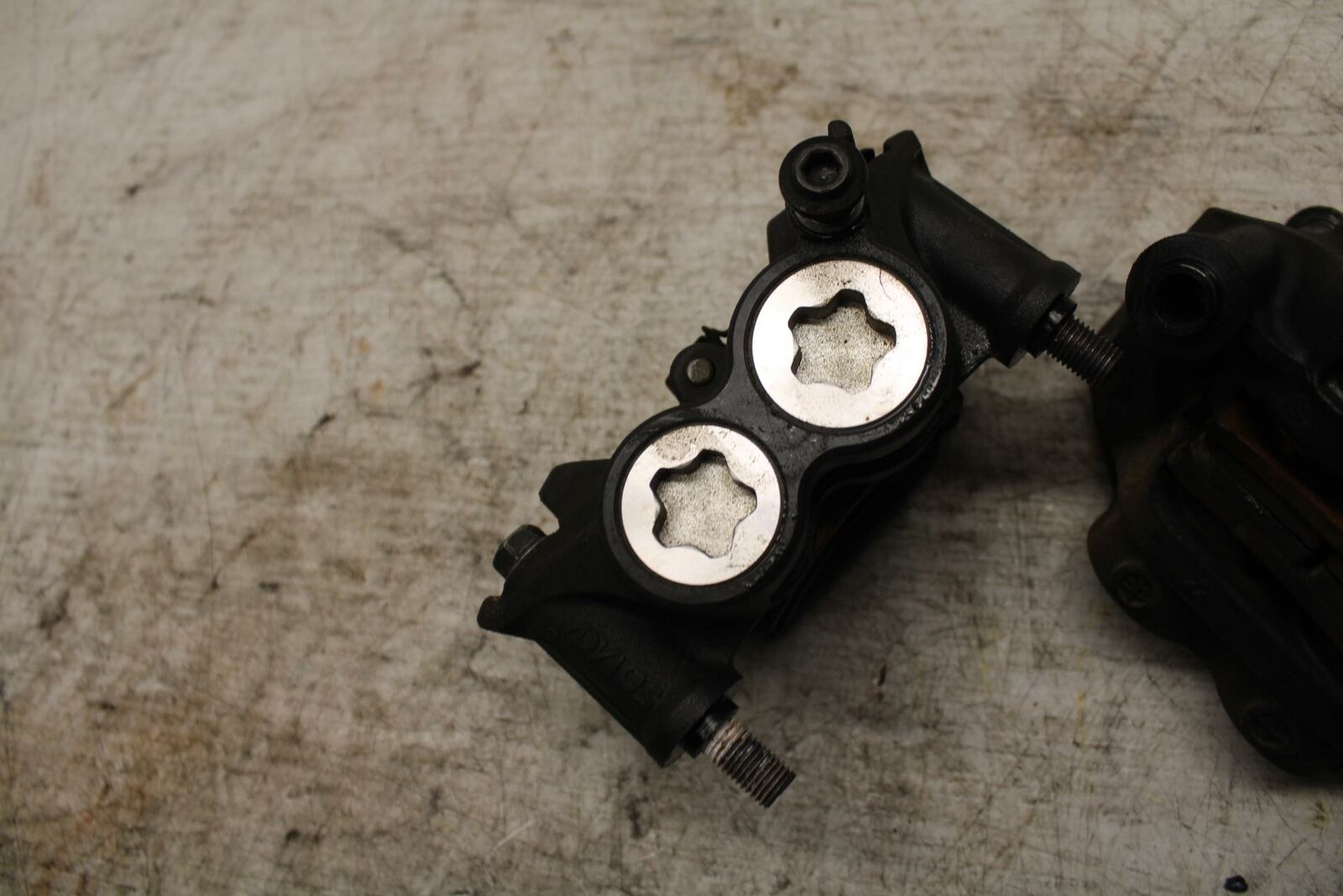 16-21 YAMAHA XSR900 RIGHT LEFT FRONT BRAKE CALIPER SET PAIR CALIPERS BB370