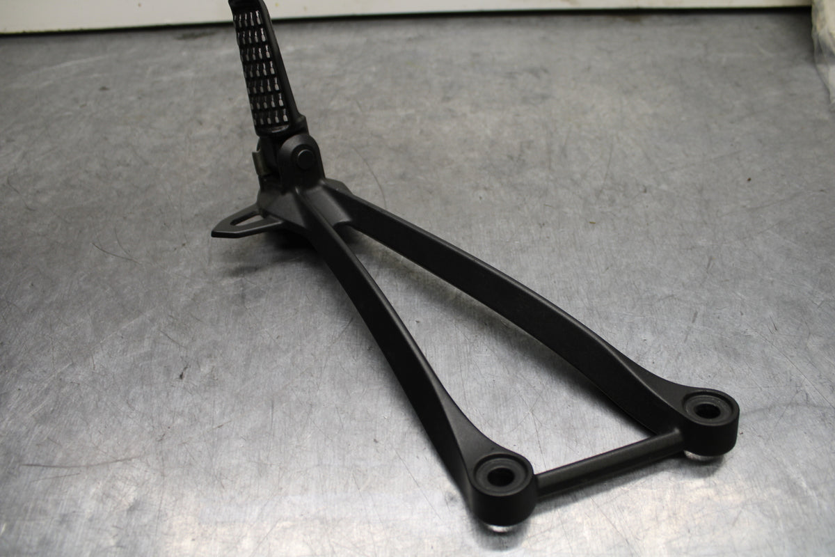 19-23 KAWASAKI NINJA ZX6R LEFT REAR BACK PASSENGER PEG BB749