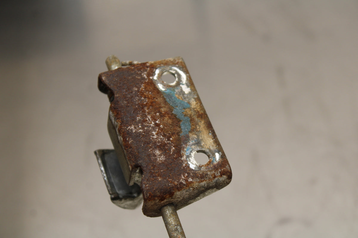 82 HONDA CT70 TRAIL SEAT LATCH  BB138