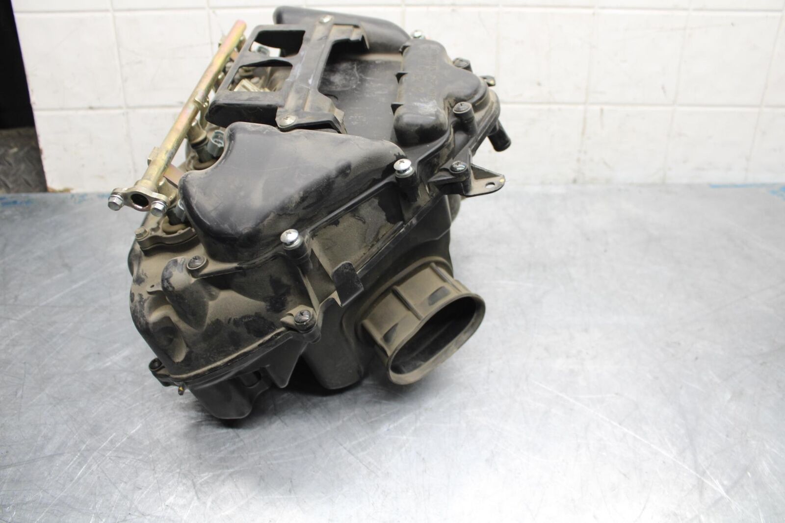 05-06 HONDA CBR600RR AIRBOX FILTER BOX 17221-MEE-D00 17231-MEE-670 BB484