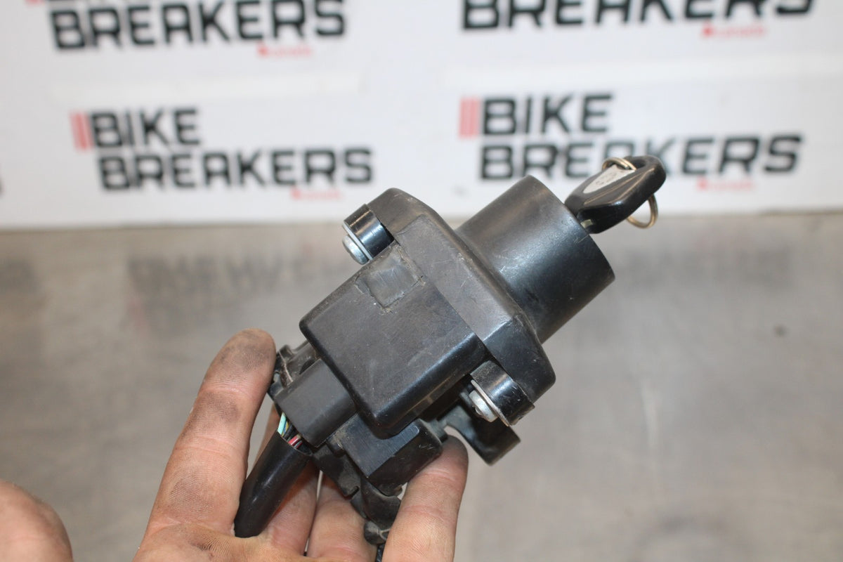 05 YAMAHA YZF R6 IGNITION LOCK KEY SET W/ GAS CAP AND SEAT LOCK BB894