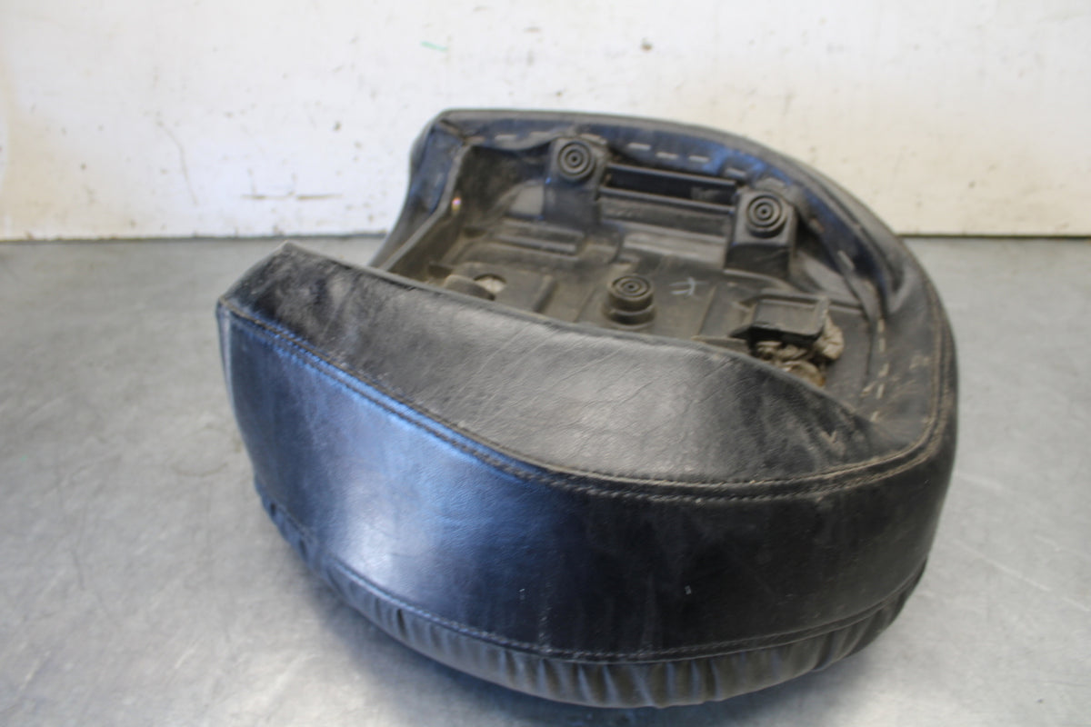 05-06 YAMAHA ROYAL STAR REAR BACK PASSENGER SEAT BB697
