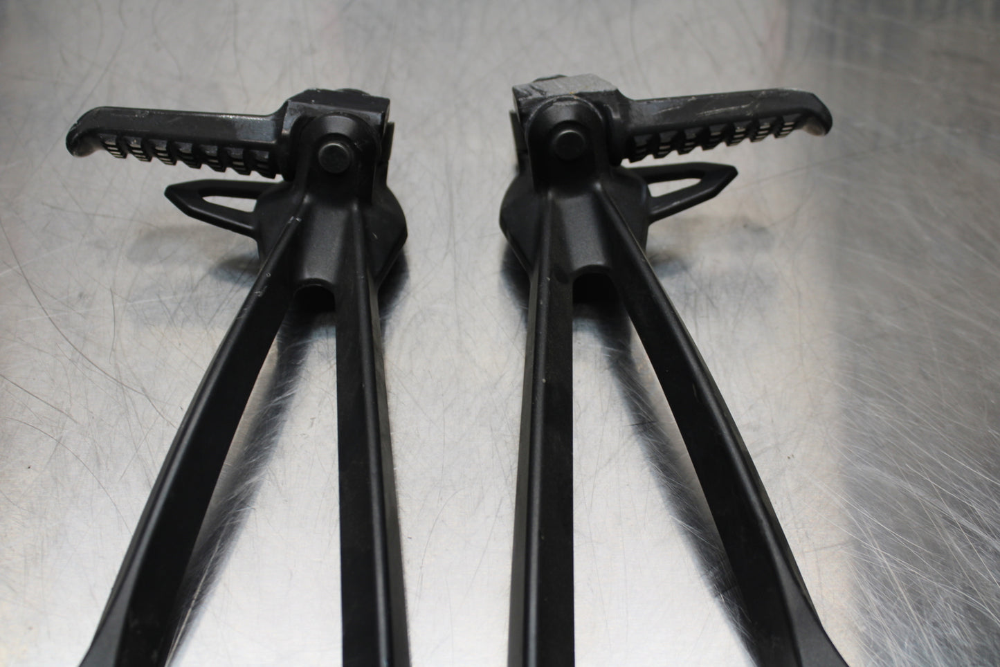 13-17 KAWASAKI NINJA ZX6R ZX636 ABS REAR BACK PASSENGER PEG SET PAIR BB143