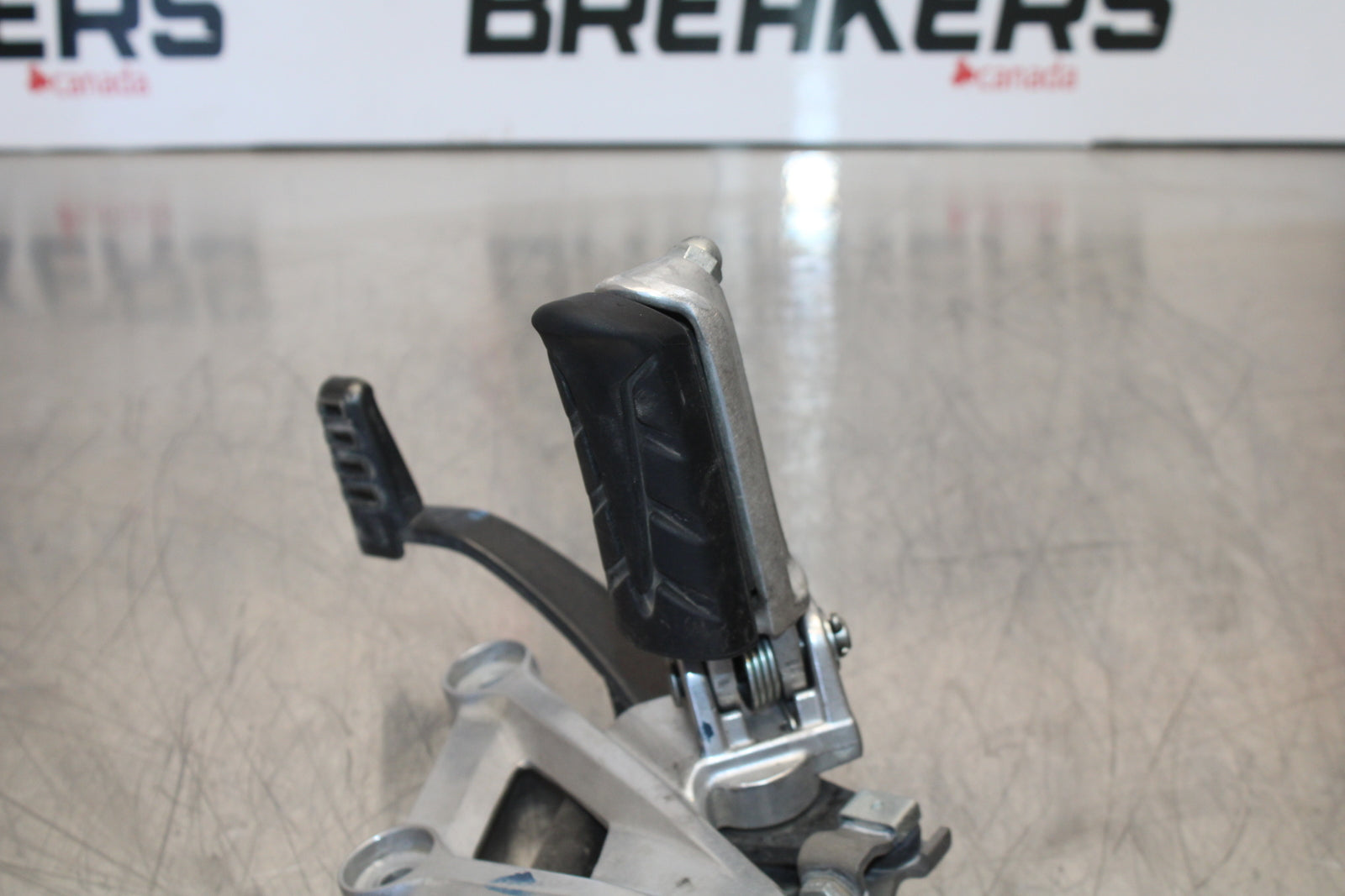 15-16 HONDA CB300F RIGHT REARSET REAR SET DRIVER FOOT PEG REST STOP BB150