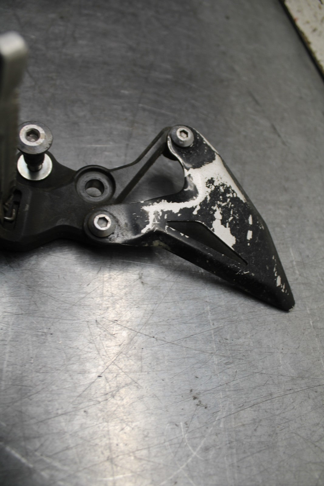 24 KAWASAKI NINJA 500 ABS LEFT REARSET REAR SET DRIVER FOOT PEG REST STOP BB744